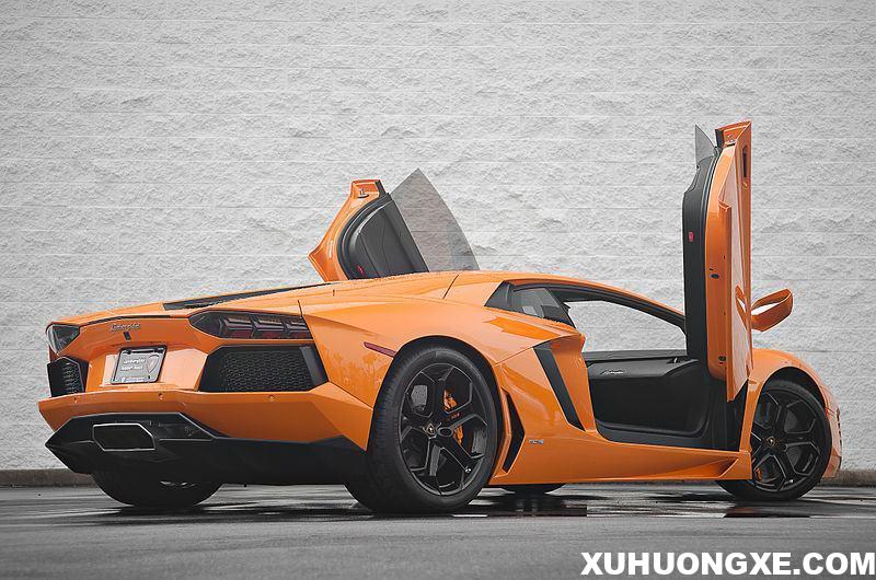 800px-Orange_Lamborghini_Aventador_LP700_(13958653933)