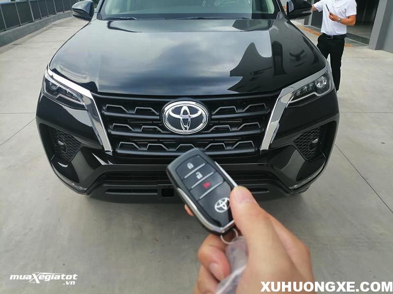 chia-khoa-thong-minh-toyota-fortuner-may-dau-at-24l-2021-muaxegiatot-vn