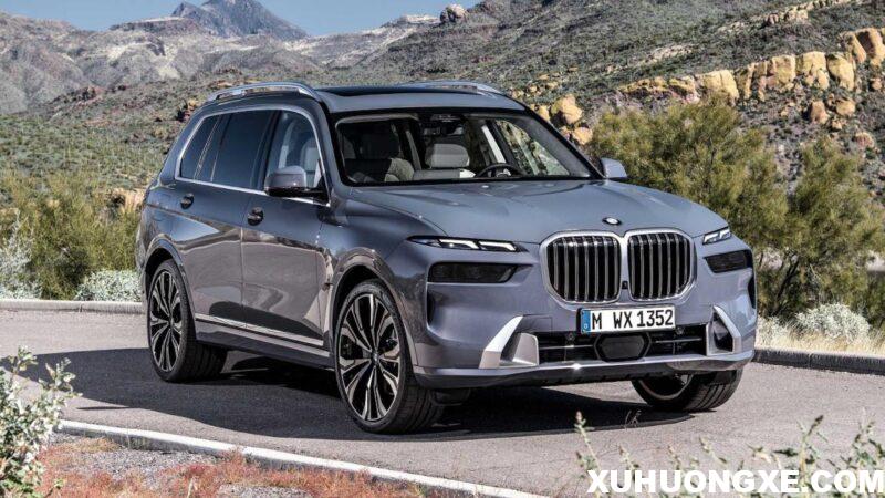 BMW X7 2023 có phần đầu xe với cụm đèn pha mới.