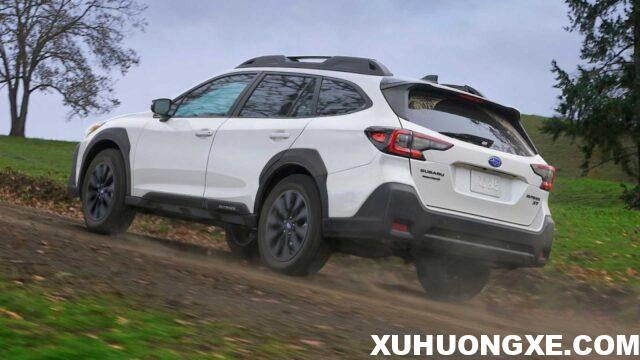 Đuôi xe Subaru Outback 2023 không nhiều thay đổi.