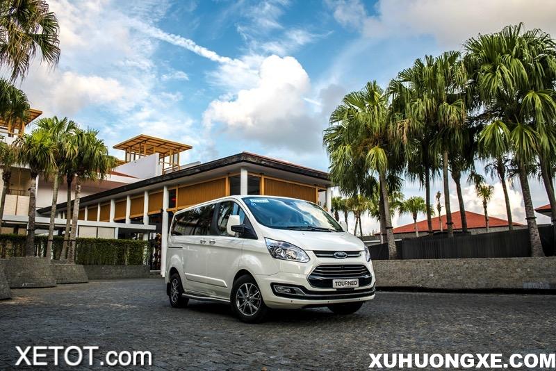 dau-xe-ford-tourneo-2021-xe-7-cho-xetot-com-1