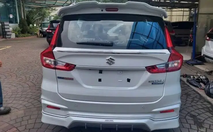 Duoi xe Suzuki Ertiga Hybrid 2022 2023 Muaxegiatot vn