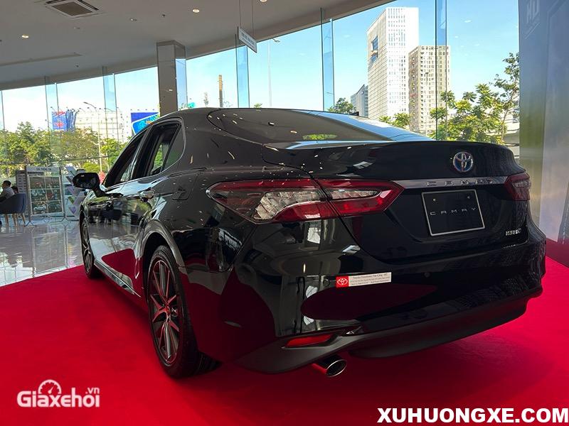 duoi xe toyota camry 2022 2 5hv giaxehoi vn 8