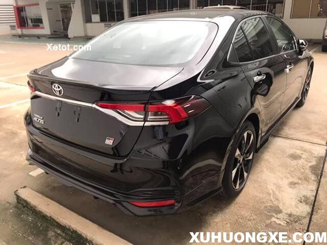 duoi-xe-toyota-corolla-altis-gr-sport-2020-muaxegiatot-vn