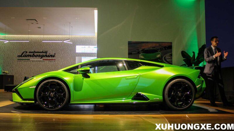 Lamborghini Huracan Tecnica 2022 với phần thân khá quen thuộc.