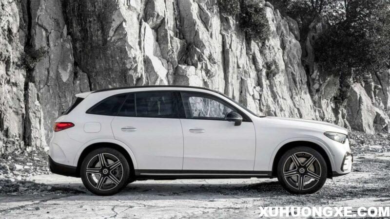 Mercedes-Benz GLC 2023 với phần thân hiện đại.