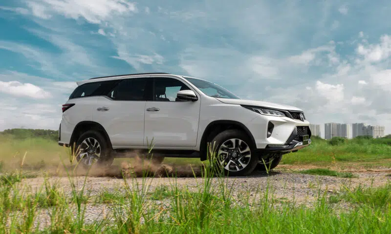 Toyota Fortuner 2023 có khoảng sáng gầm lớn.