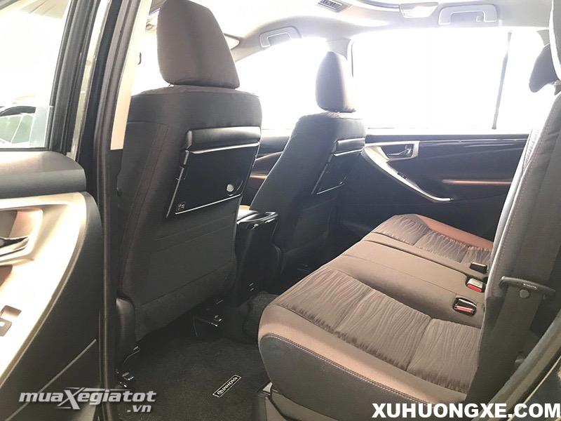 Hang-ghe-thu-2-xe-Toyota-Innova-Venturer-2021-muaxegiatot-vn.jpg