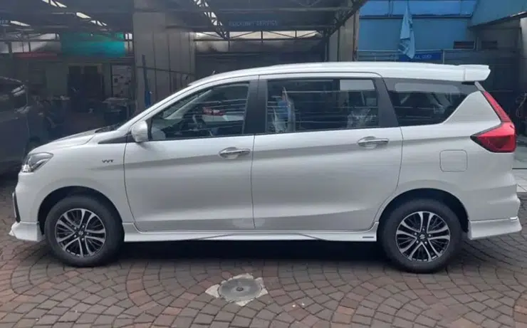 Hong xe Suzuki Ertiga Hybrid 2022 2023 Muaxegiatot vn