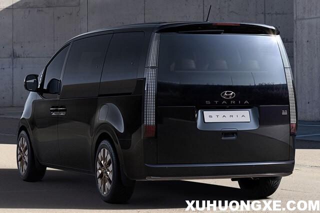 Muaxegiatot vn Hyundai Staria hong va duoi