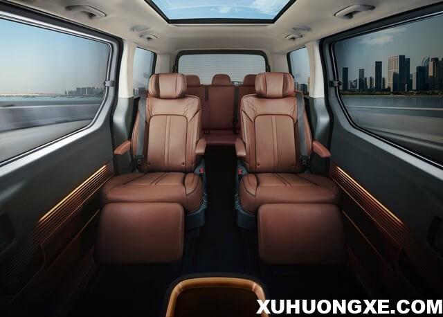 Muaxegiatot vn Hyundai Staria khoang hanh khach