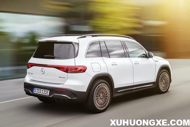 Muaxegiatot-vn-Mercedes-EQB-hong-va-duoi-xe