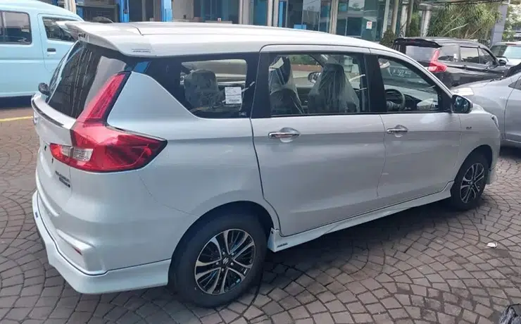 Than xe Suzuki Ertiga Hybrid 2022 2023 Muaxegiatot vn