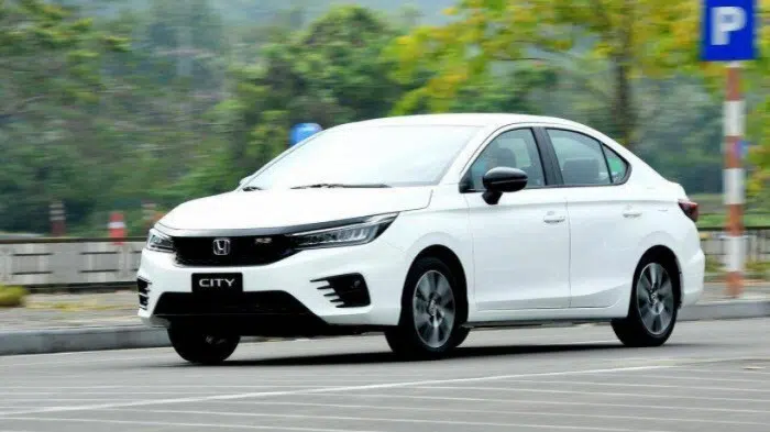 Honda City vẫn nằm Top 10 xe bán chạy.